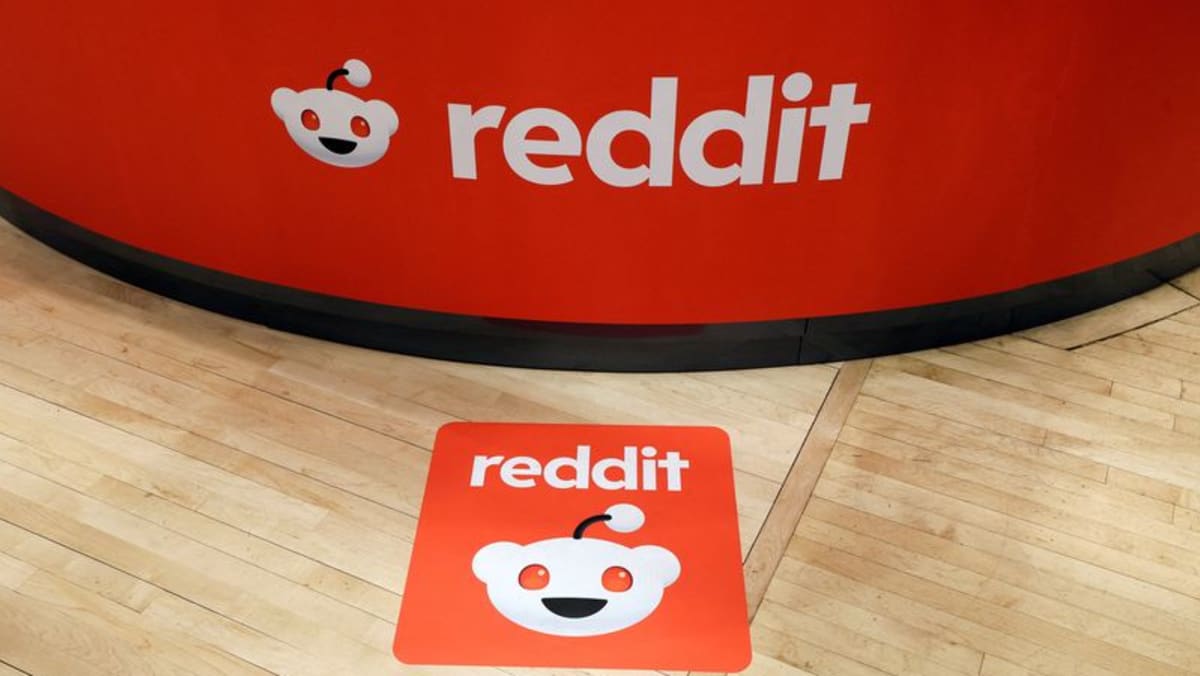 Reddit's strong revenue forecast signals advertising strength, shares surge 19% - Channel News Asia (Picture 1)