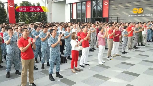  国防部和武装部队举行国庆敬礼仪式 欢庆我国建国60周年