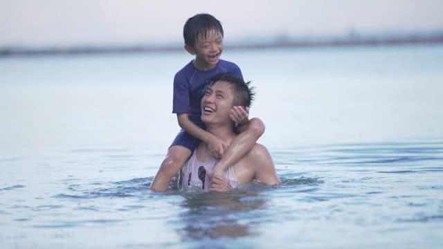 见林明伦教小孩　章证翔自认是不及格的爸爸！