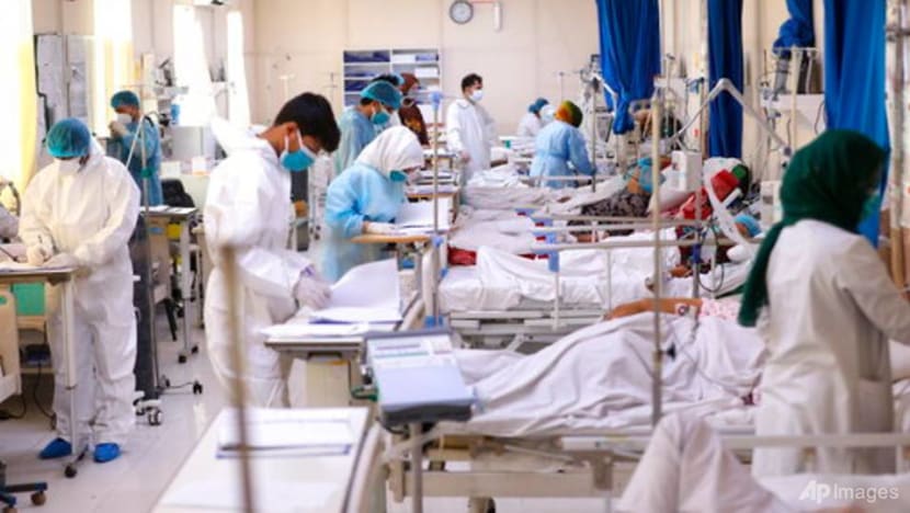 Amid brutal case surge, Afghanistan hit by a vaccine delay 