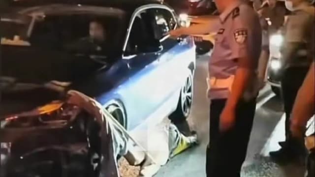 湖南女司机疑酒驾撞人不自知 拖行一公里遇交警才停下