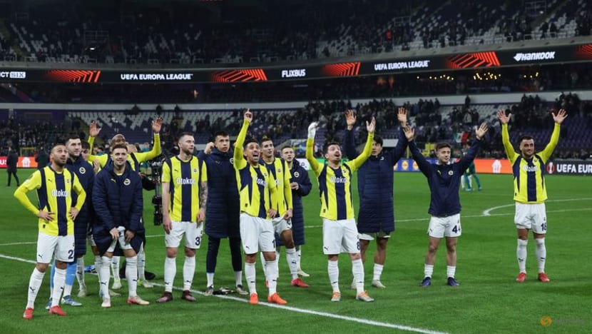 Fenerbahce, Ajax and Roma advance to Europa League last 16