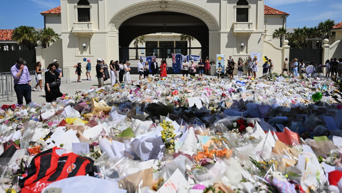 Australia stops in silence for Bondi Beach shooting victims Australia stops in silence for Bondi Beach shooting victims
