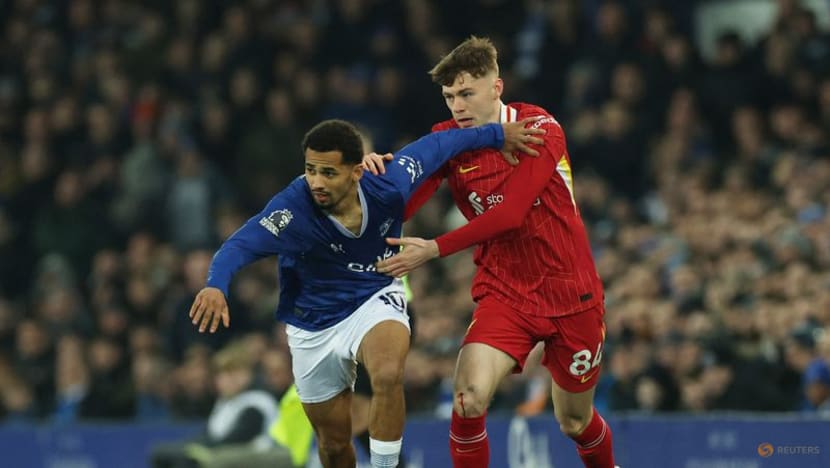 Everton midfielder Ndiaye out with knee injury