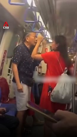  Man reprimands woman for allegedly letting her child jump around on the MRT