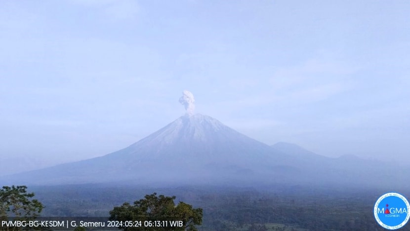 Gunung Semeru meletus enam kali, lontarkan abu vulkanik setinggi 900 meter