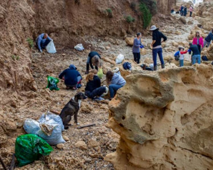 Oil spill stains Israeli shoreline; investigations underway