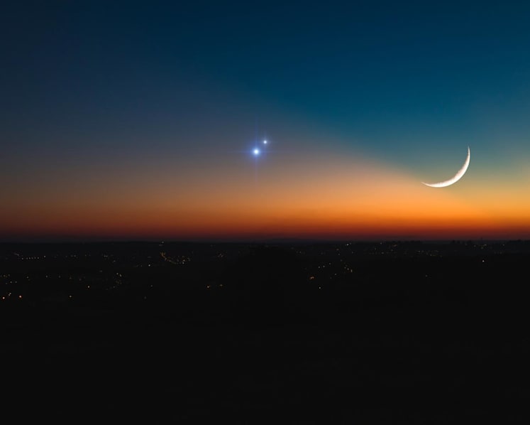 Moon and Saturn to move closer together, appear to 'touch' in late July