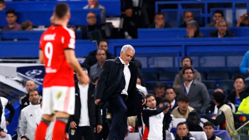 'Special One' Mourinho makes low-key, losing return to Chelsea