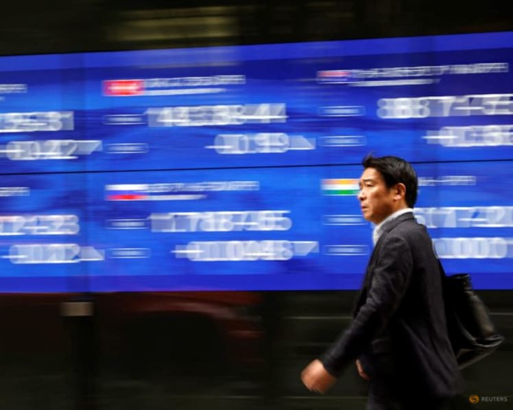 Asian markets fluctuate ahead of expected US rate cut