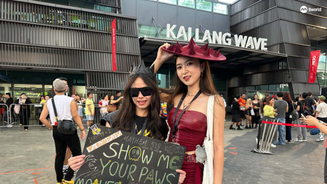 女神卡卡狮城开唱 粉丝亲手制作服装盛装出席