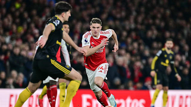 英超：阿申纳主场首败 曼联3比2告捷升第四