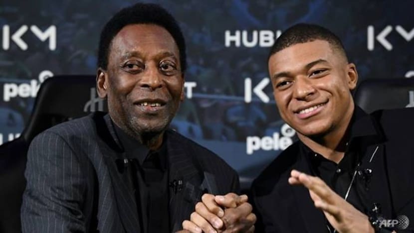 Legenda bola sepak Pele dibenarkan pulang dari hospital Legenda bola sepak Pele dibenarkan pulang dari hospital