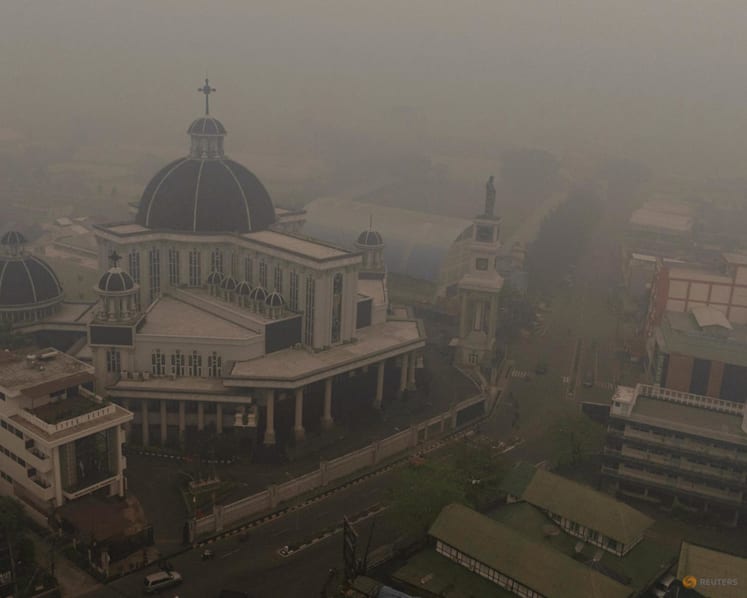Indonesians on fire-ravaged island sue state for clean air