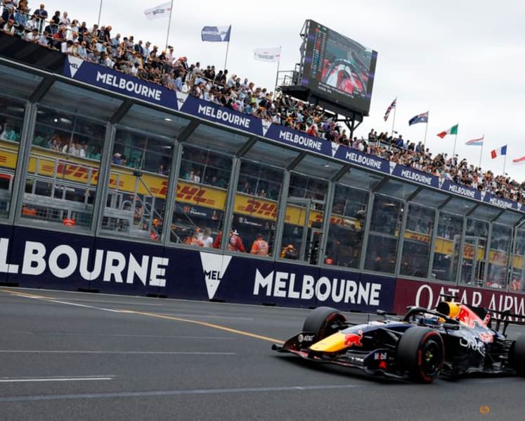 Verstappen crashes out in first qualifying session