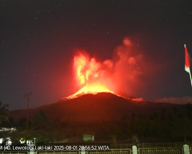 Indonesia's Mount Lewotobi Laki-laki erupts