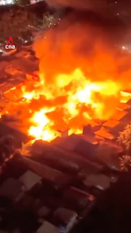 Huge fire breaks out near Jakarta's Jiung market; hundreds displaced