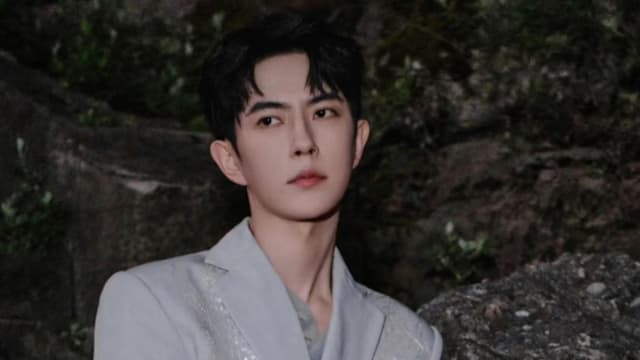 疑遭烙字凌虐，于朦胧脸颊浮现“辛”字烫疤照疯传