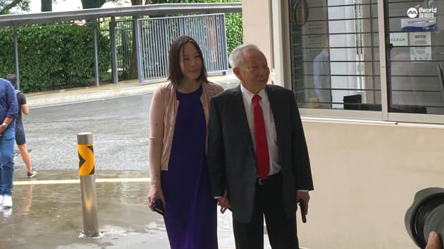 黄国松现身选举局索取总统参选表格