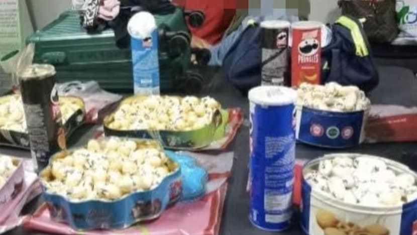 Singaporean woman and daughter arrested in Manila airport for allegedly smuggling 14kg of cocaine worth US$1.3m Singaporean woman and daughter arrested in Manila airport for allegedly smuggling 14kg of cocaine worth US$1.3m
