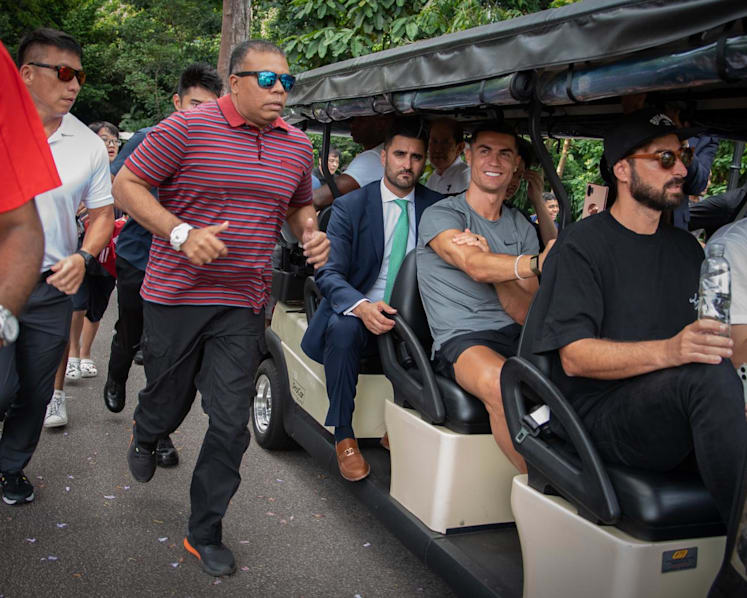 Cristiano Ronaldo visits Singapore, surrounded by fans at Botanic Gardens