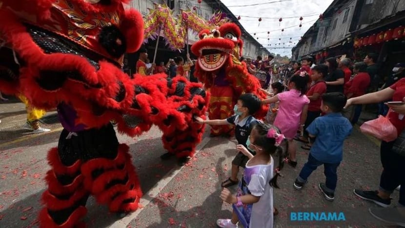 M'sia benarkan aktiviti makan bersama keluarga, ziarah sempena Tahun Baru Cina