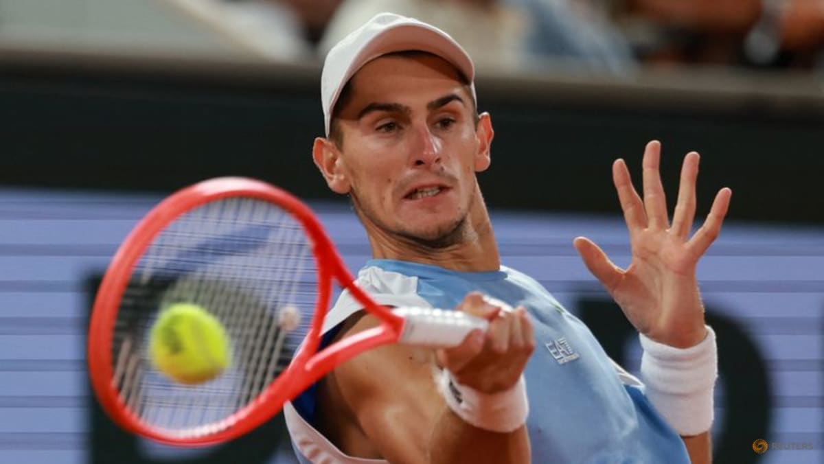 Arnaldi through to semi-finals as fellow Italian Berrettini retires injured