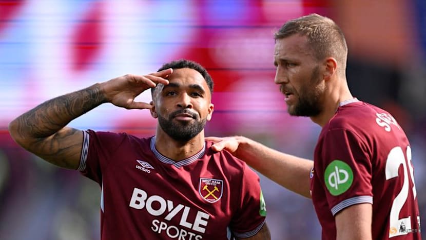 Arsenal reclaim top spot as Tottenham and West Ham both win