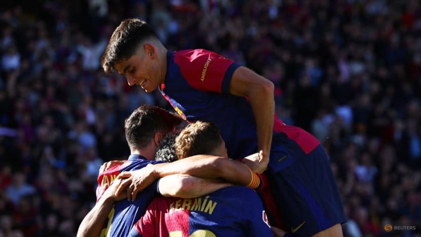 Lewandowski strikes twice as Barcelona beat Girona to take LaLiga lead