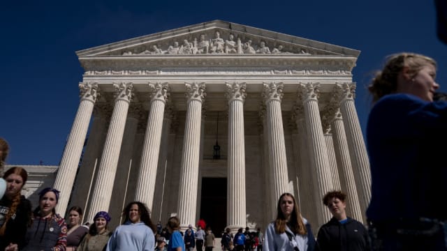 拜登宣布计划对美国最高法院进行紧急改革