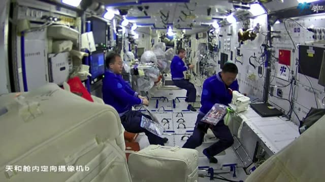 神州十六号首次出舱活动 航天员圆满完成既定任务
