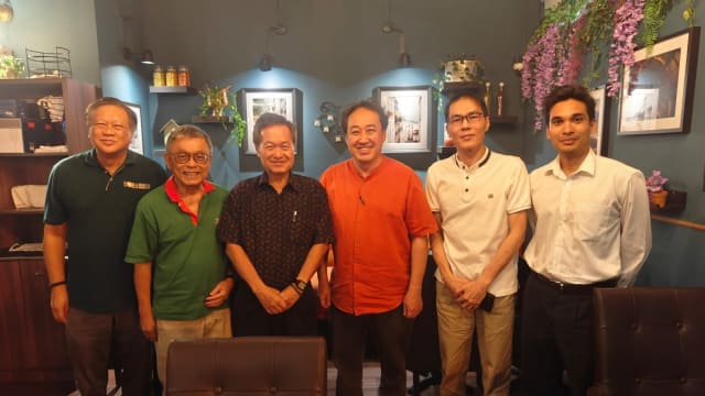 陈钦亮介绍竞选团队 包括陈如斯和林鼎