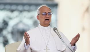 Pope Leo urges politicians to respond to challenges posed by AI