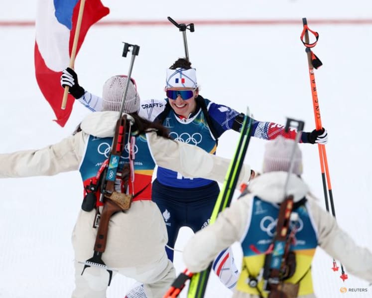 Biathlon-Michelon inspires French women to superb relay gold