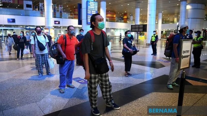 96 warga M'sia terkandas beberapa bulan di India pulang ke tanahair 96 warga M'sia terkandas beberapa bulan di India pulang ke tanahair