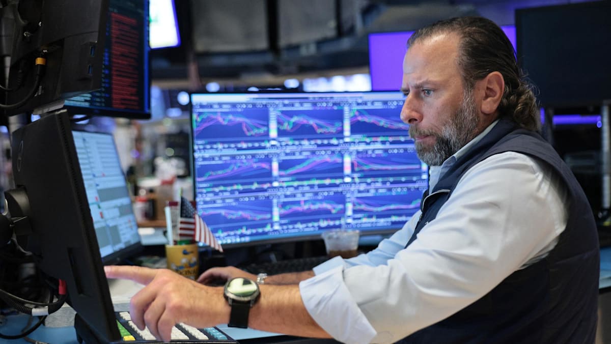 Global stocks rally on lower oil prices, US-China hopes