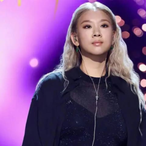 郑欣宜含泪退出《歌手2025》,首次发声透露心路历程,坚定承诺:我一定会重新回到舞台