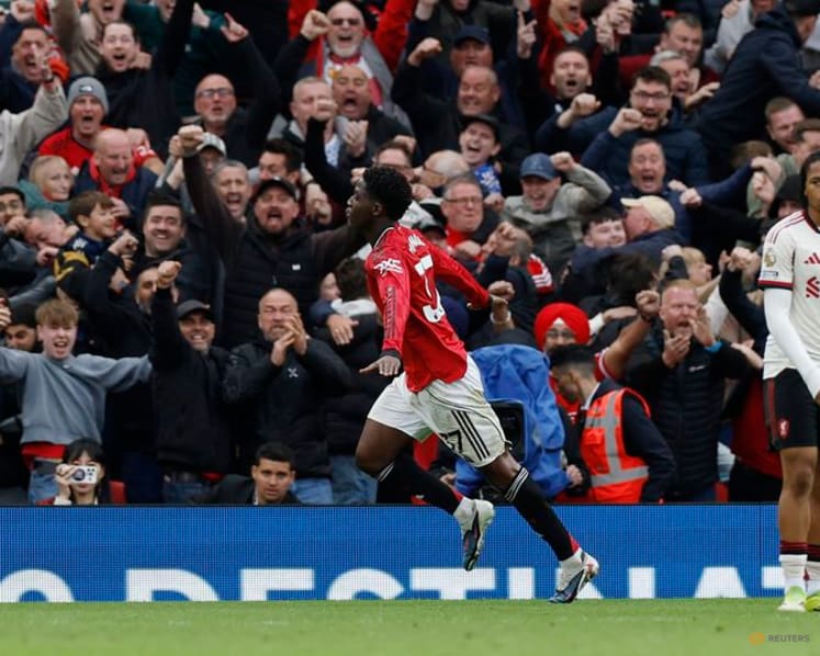 Late goal by Mainoo lifts Manchester United to 3-2 win over rivals Liverpool