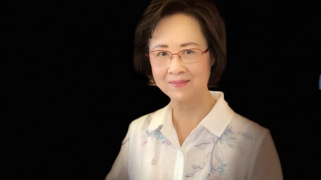 童年经历战争身世凄惨，琼瑶以一支笔撑起全家