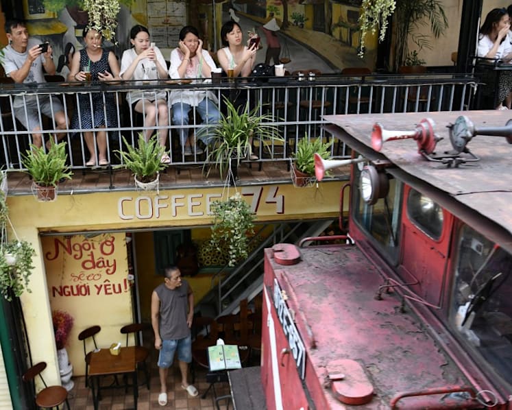 Vietnam’s train cafes ordered to shut down after tourists return