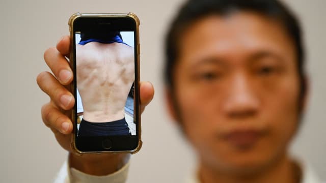 港男示威时在中国领事馆被殴 英国警方确认涉及犯罪行为