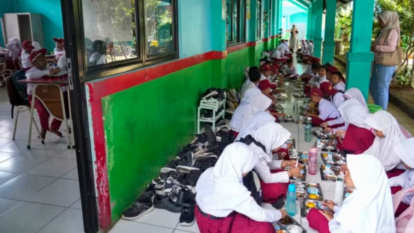 Lebih 170 pelajar terjejas dalam 2 insiden keracunan makanan di bawah program makan percuma di Indonesia Lebih 170 pelajar terjejas dalam 2 insiden keracunan makanan di bawah program makan percuma di Indonesia