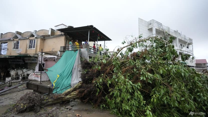 Thousands in western India relief camps start returning home as Cyclone Biparjoy recedes Thousands in western India relief camps start returning home as Cyclone Biparjoy recedes