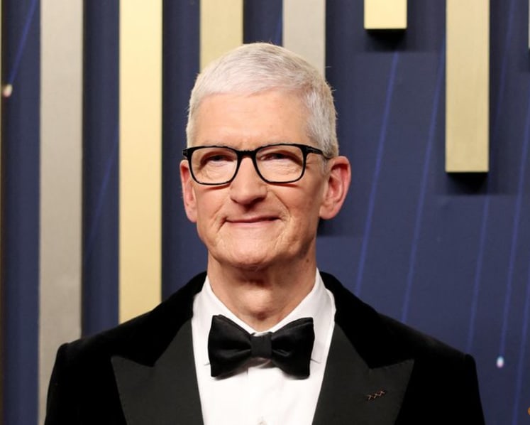 US labor board withdraws claims Apple CEO violated employee rights, Bloomberg News reports