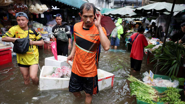 泰国曼谷周六起迎强降雨 28个府仍受洪灾影响