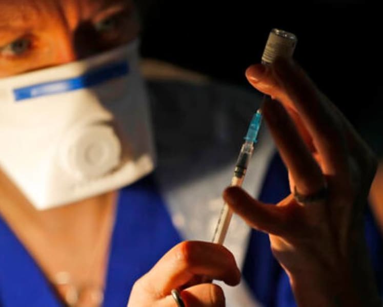 UK vaccination drive expands as COVID-19 toll nears 100,000
