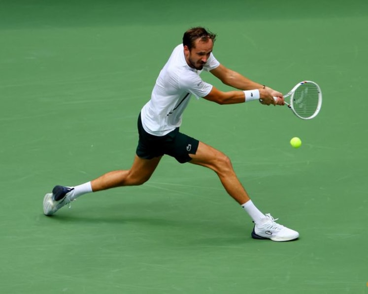 Drama-free Medvedev eases into US Open second round