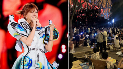 stefanie_sun_beijing_fans_outside_1.jpg