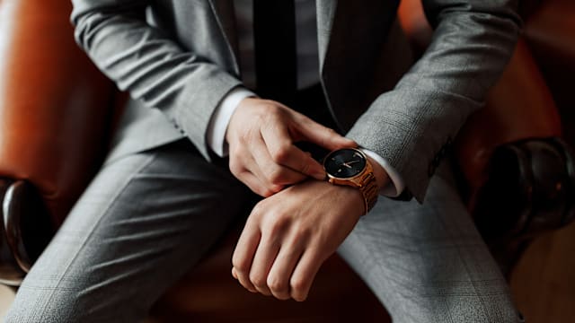 “给你戴”不是送给你 前岳父女婿为四块名表对簿公堂