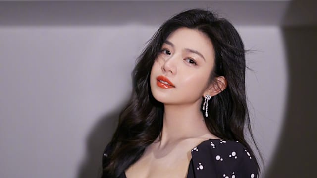 陈妍希被爆恋上小8岁百亿富二代　男方陪游泰国？本人回应了
